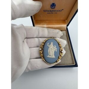 Wedgwood Jasperware Cameo Pendant Necklace brooch Gold Tone Blue Woman Figure